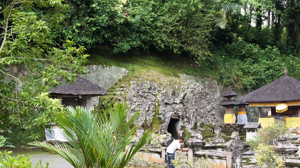 Goa Gajah  Elephant Cave -  ,    . 11- 